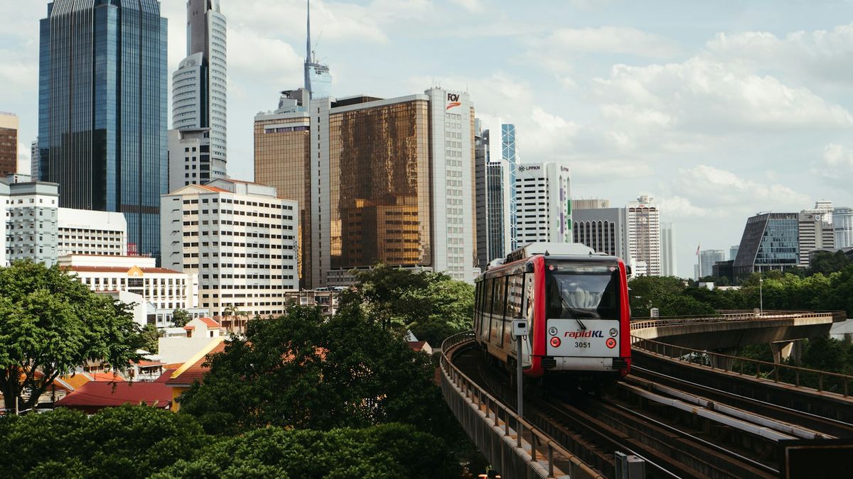 クアラルンプールの交通事情|MRT・LRT・配車アプリ・車の運転(2026年版)