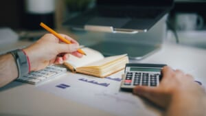 海外不動産を買う前の資金計画チェックリスト｜諸費用・保有コスト・為替・出口まで